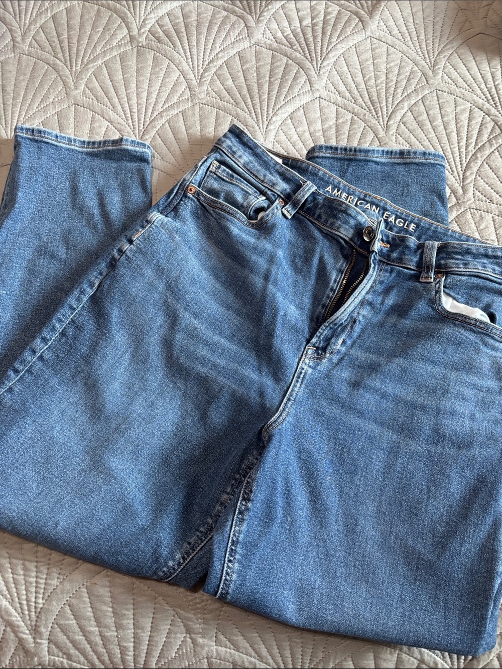 American Eagle Outfitters womans Medium Blue Relaxed Jeans